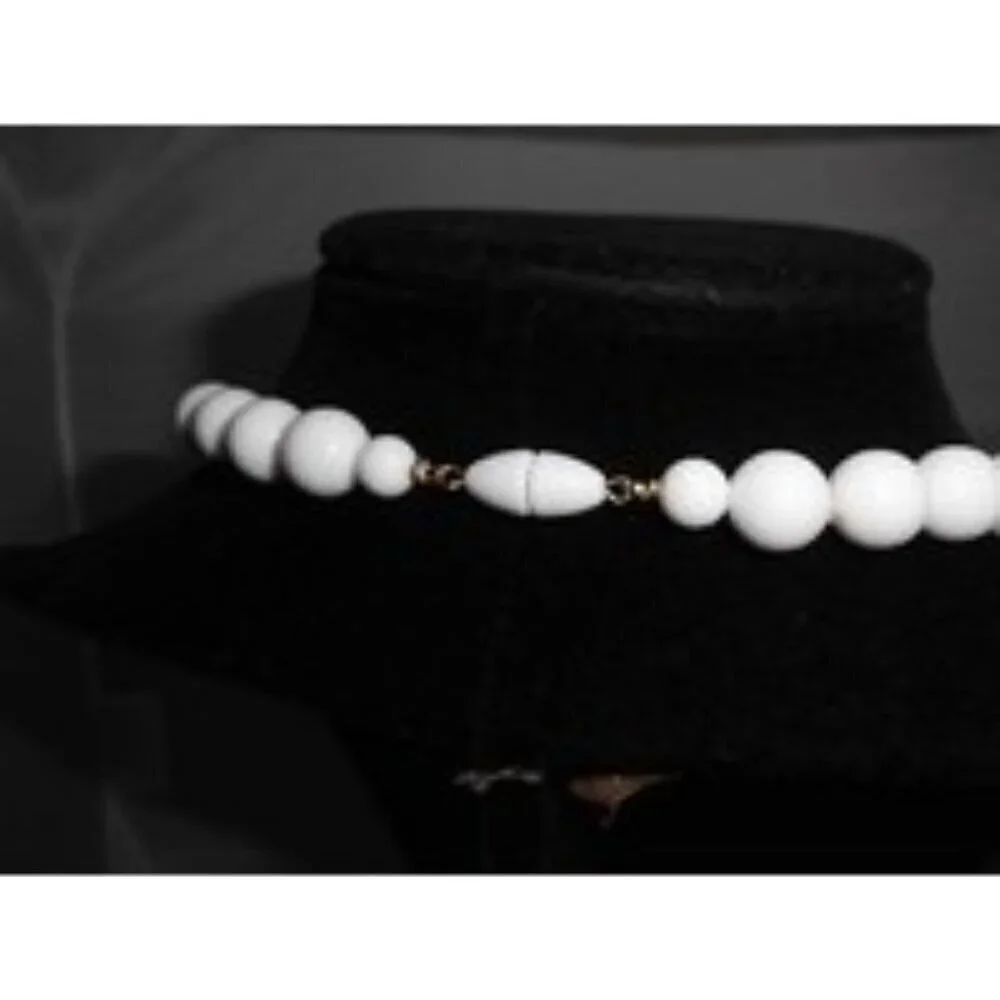 White Plastic Celluloid Beaded Necklace Twist Clasp Closure vINTAGE